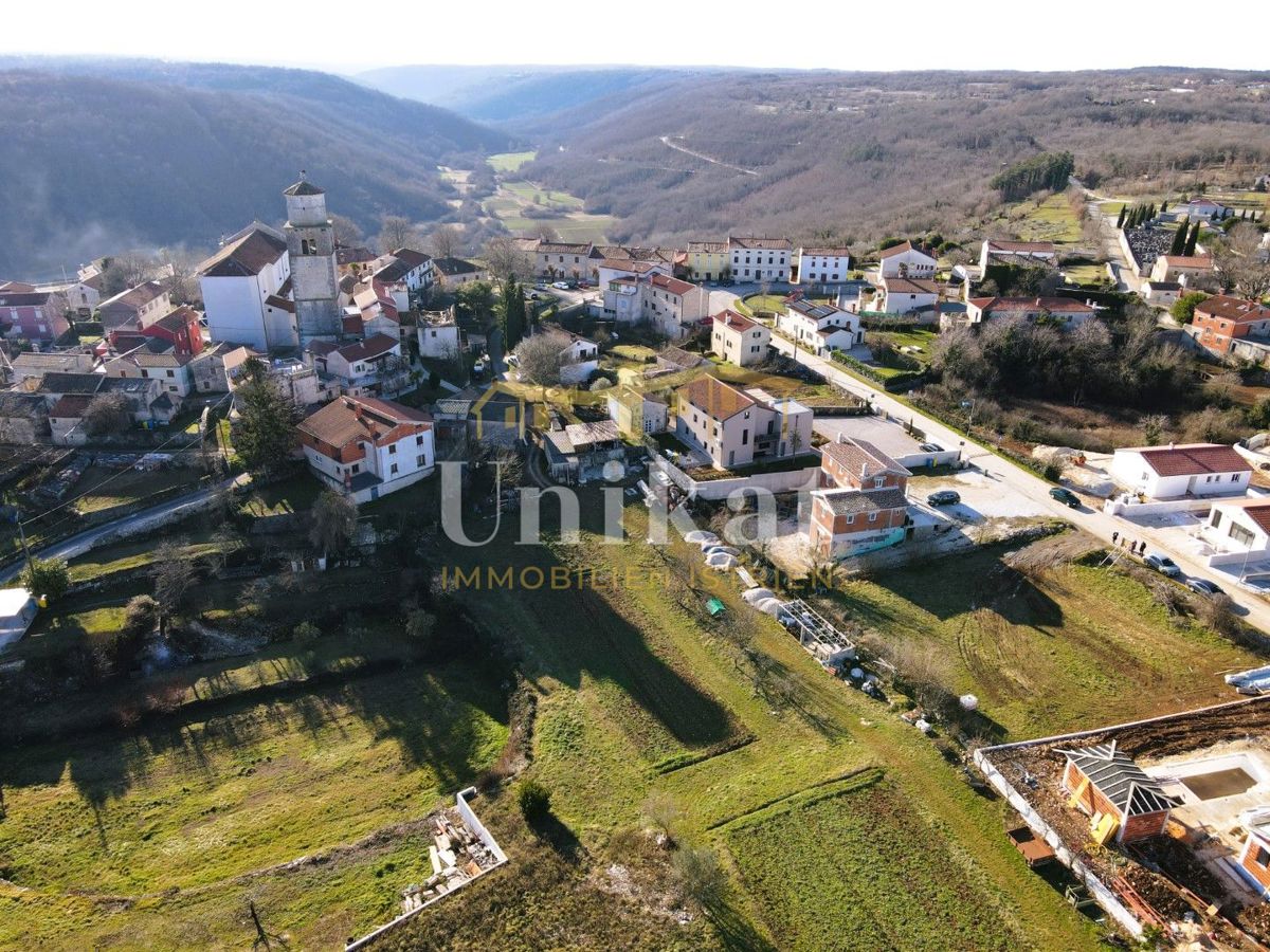 Terreno con permesso di costruzione a Tinjan